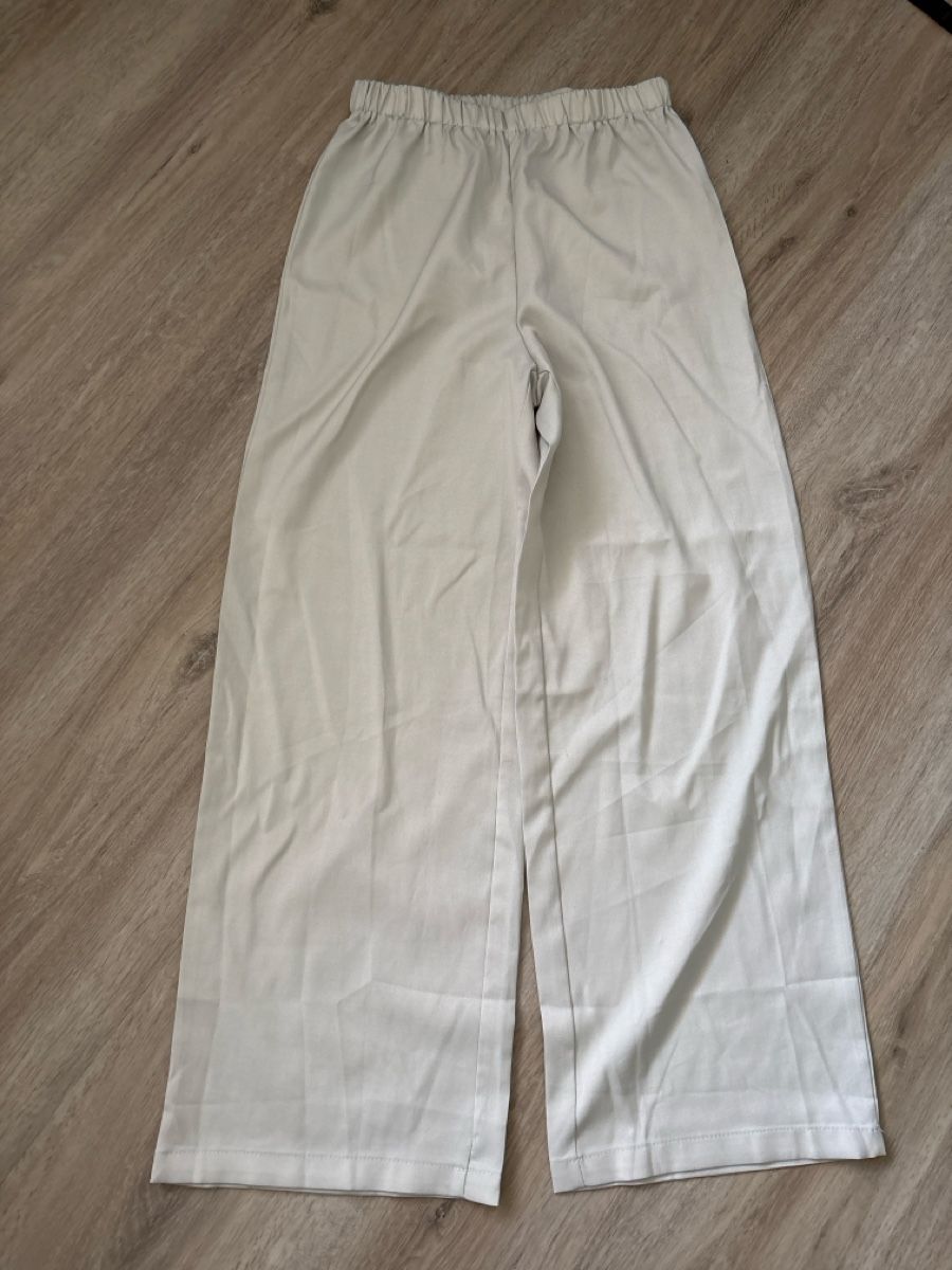 Lotti di vestiti: Ensemble pantalon et blouse beige taille S – Nuovo (secondo la descrizione) da Delémont venduto da Ma_LoU.01 2