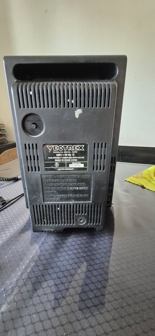 Console: Rare Console Vectrex MB + jeu et manettes VECTREX MB – Usato da Lausanne venduto da PEX_Import 5