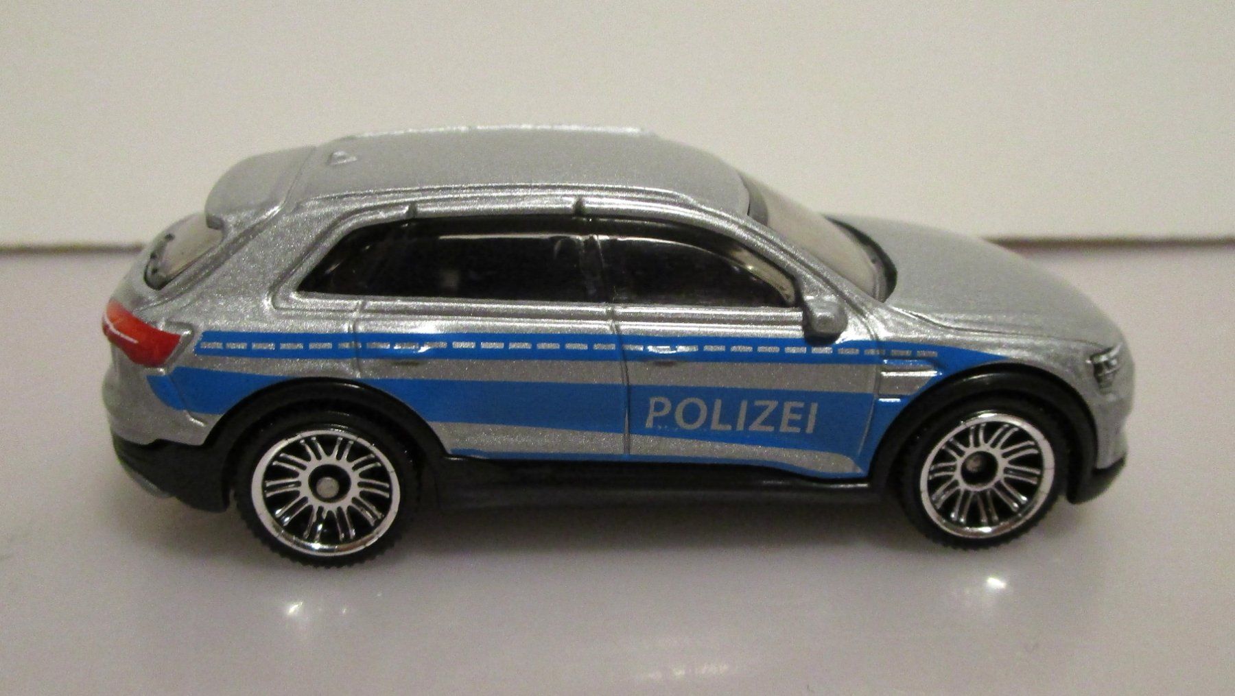 Matchbox Modellini d'auto: MATCHBOX AUDI e-tron " POLIZEI " – Nuovo (secondo la descrizione) da Chêne-Bourg venduto da breno56 2
