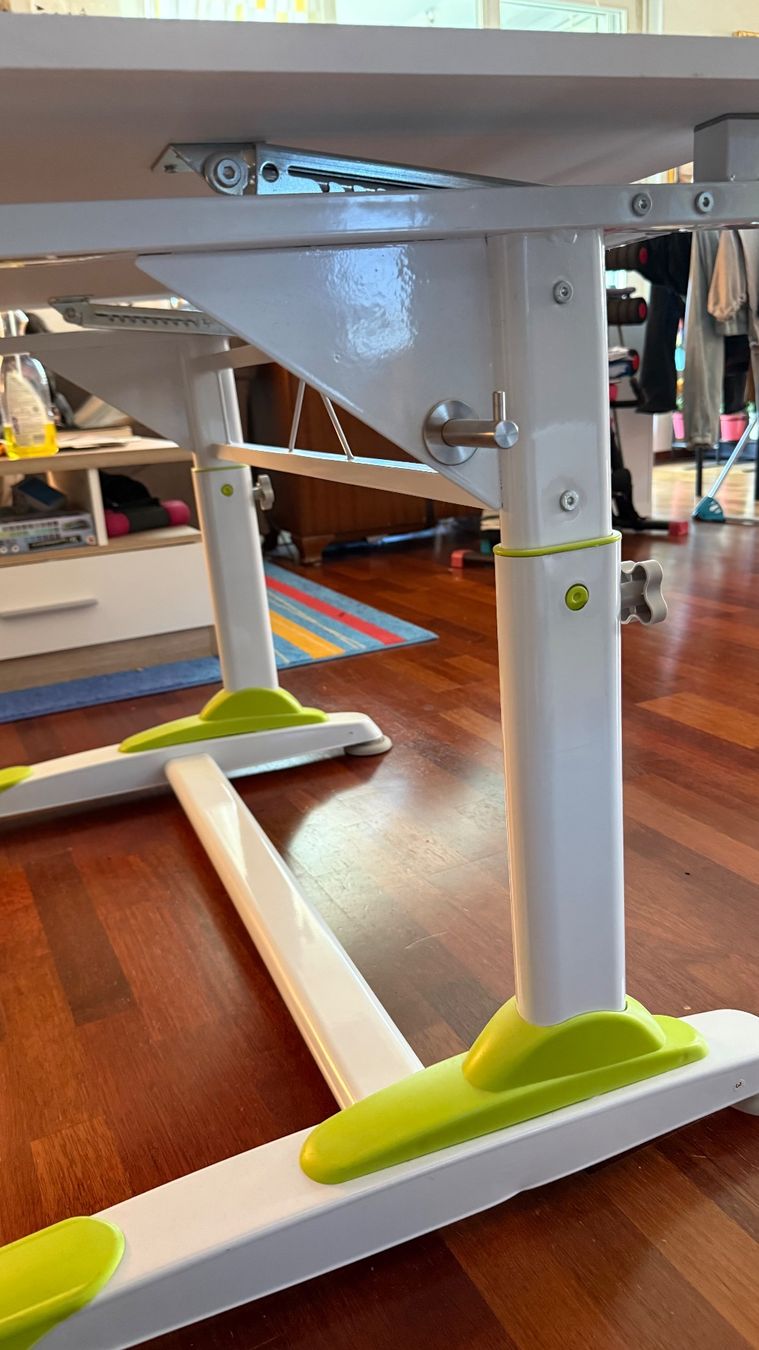 Scrivanie: Höhenverstellbares Kinderpult – Usato da Zug venduto da Natli005 1