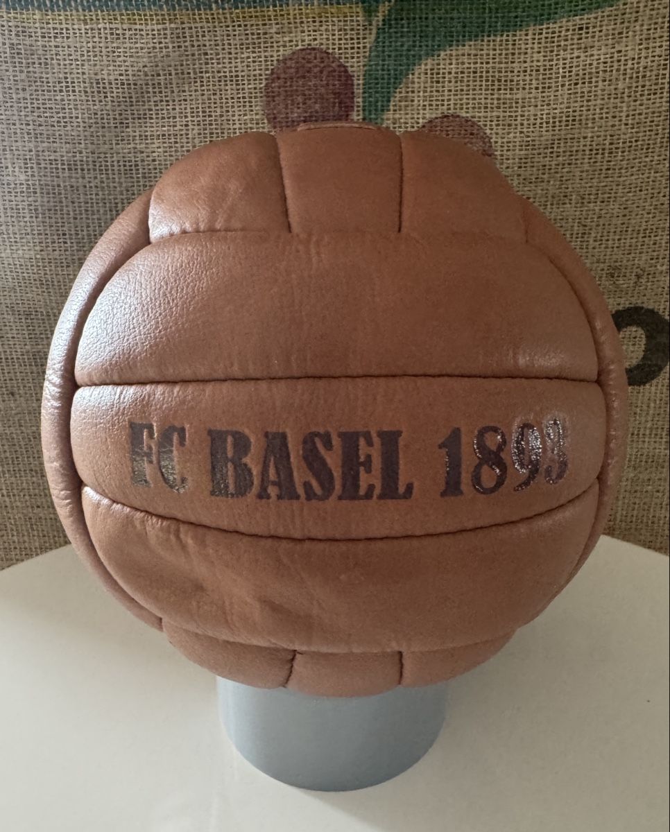 FC Basel Palloni: FC Basel Retro Ball – Usato da Emmenbrücke venduto da Herzog07 4