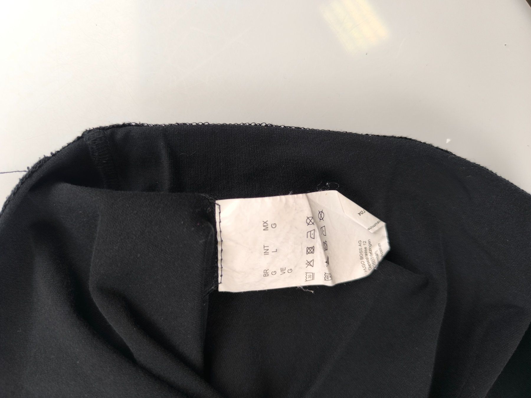 T-shirts: HUGO Basic T-Shirt mit V-Ausschnitt – D'occasion à Rüti ZH par Restwert_Rueti_ZH 6