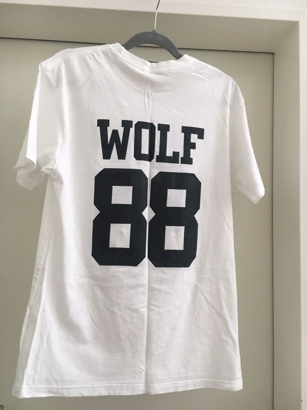T-shirt: Exo Wolf Tshirt Original SmTown Merch – Usato da Luzern venduto da 2ndchances 1