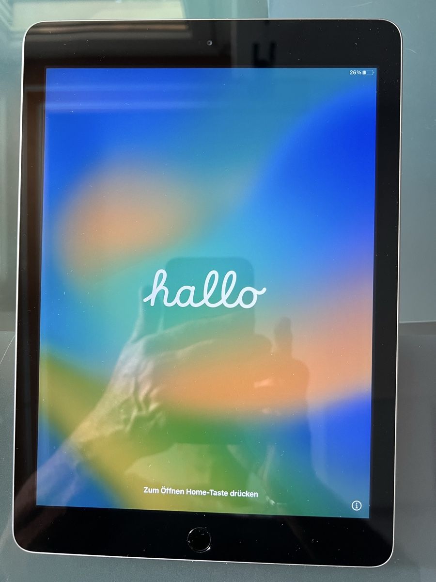 Apple Tablet PC: Apple iPad 5. Generation Wi-Fi 128GB Space Grau – Usato da Kradolf venduto da Sulgi 2