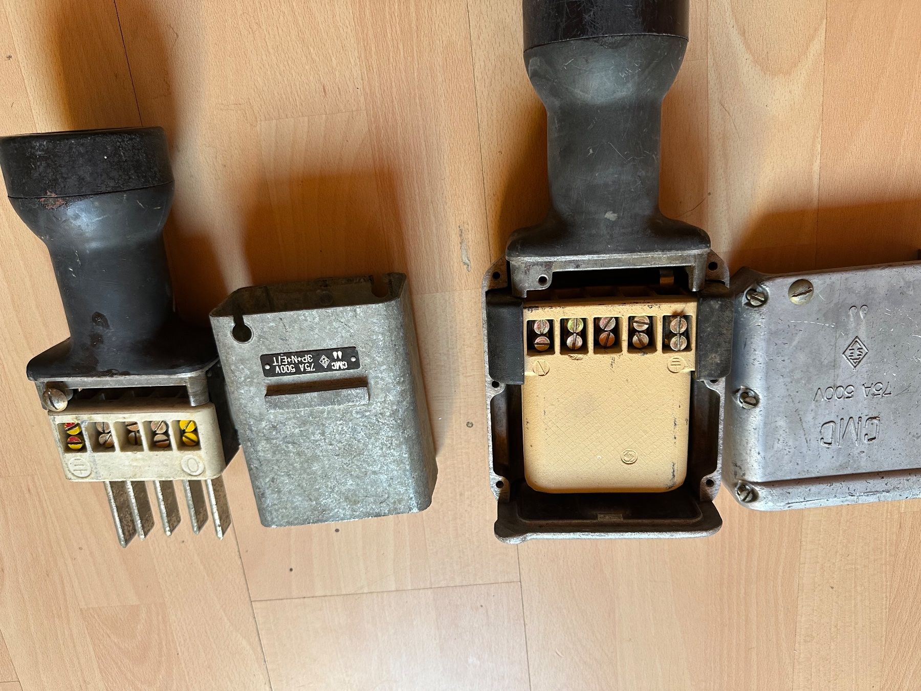Spine: Stecker und Kupplung J 75 /5Polig – Usato da Huttwil venduto da Bolpa 8