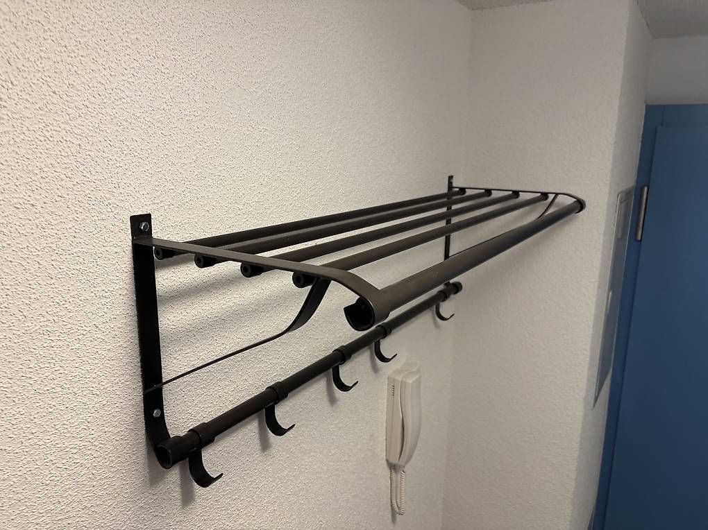 Guardaroba: Porte-habits (vestiaire) – Usato da Fribourg venduto da Brosciuttofunghi 1