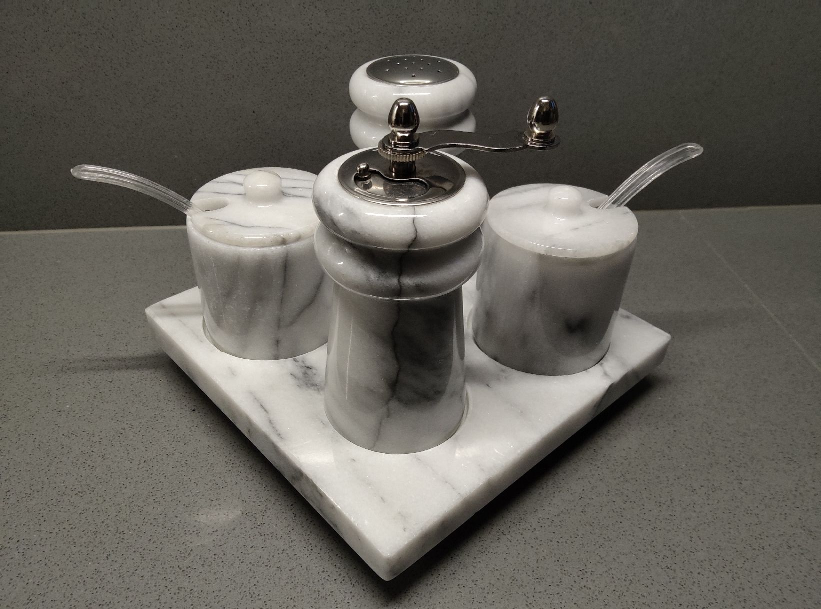 Set di piatti: 5 Tlg. Drehbares KONDIMENT - Set / MARMOR – Nuovo (secondo la descrizione) da Minusio venduto da Todesca