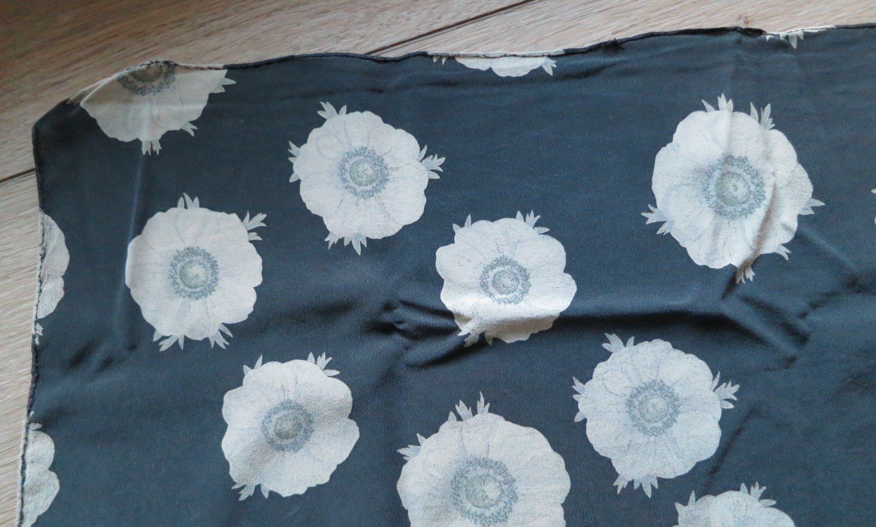 Foulards, Tücher & Schals: Seidenschal – Gebraucht aus Olten von Lilafarben 2