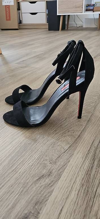 Scarpe da donna: Sandalen mit Absatz Gr.40 wie NEU – Nuovo (secondo la descrizione) da Zürich venduto da Giada_B 1