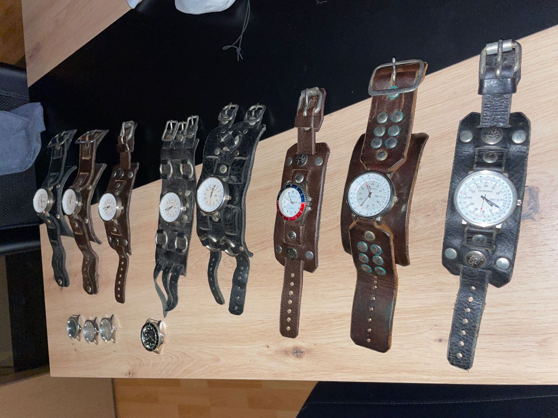 Orologi: Red monkey watches/uhren sammlung – Usato da Reichenburg venduto da Be-nice 2