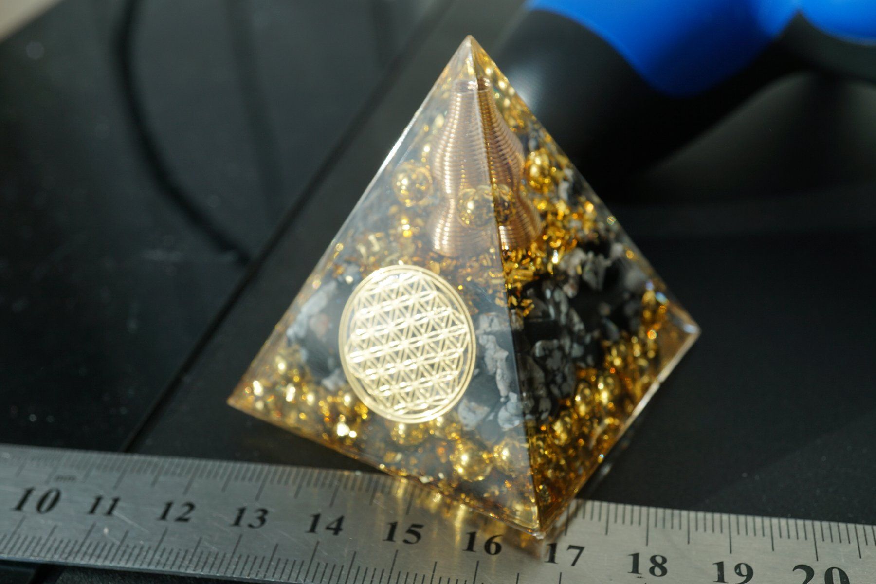 Minerali & Pietre curative: Orgonit Pyramide   Turmalin/mix  Blume Des Lebens – Nuovo e nell'imballaggio originale da Eschenbach SG venduto da craniums 7