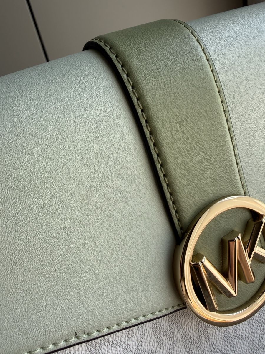 Michael Kors Taschen für Damen: Michael Kors Tasche Mint/Grün – Gebraucht aus Schocherswil von sav_f7dj 8