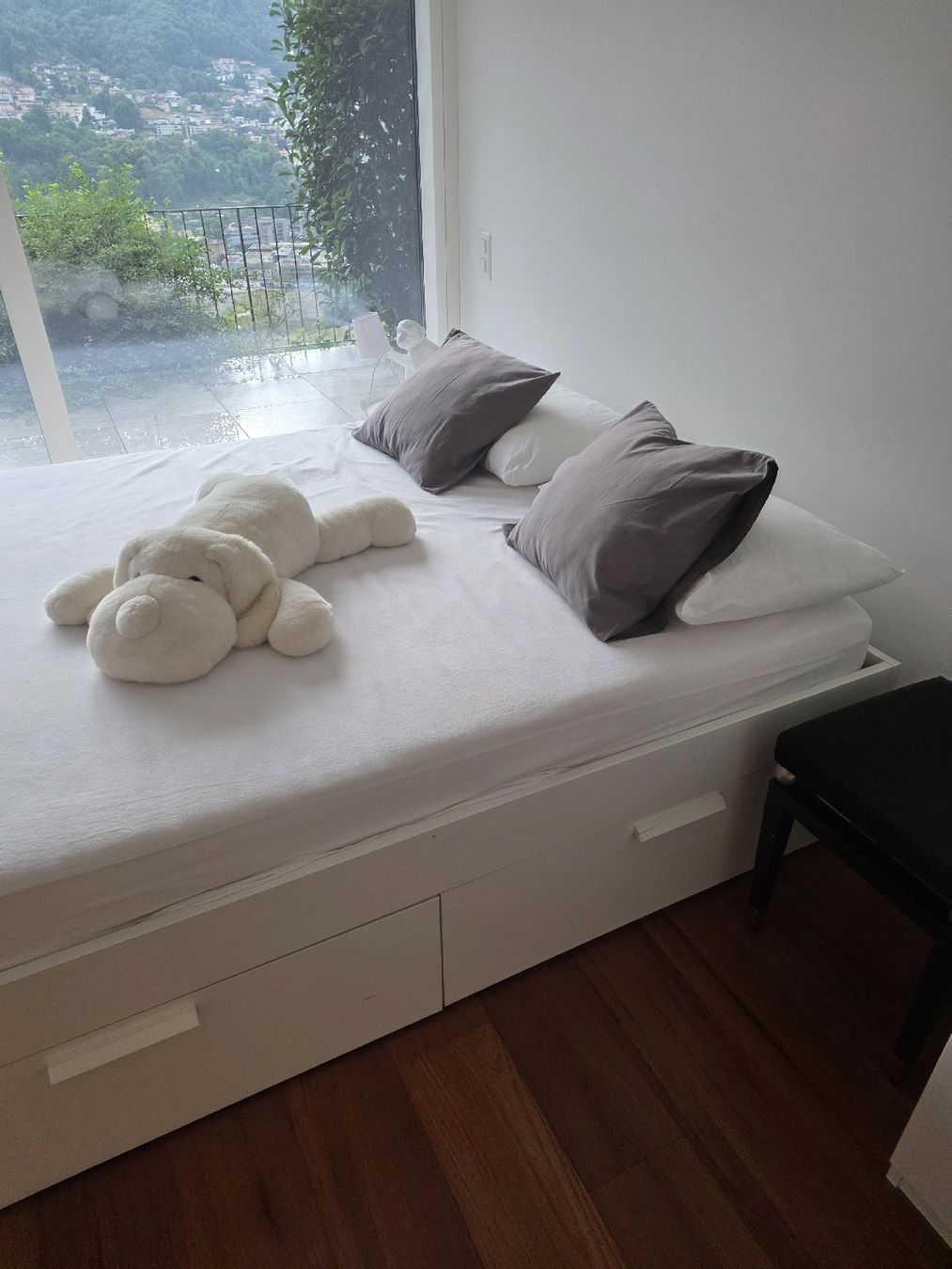 Ikea Letti: Bed Frame White with Storage Drawers Queen Size Used  – Usato da Canobbio venduto da Matteo27 4
