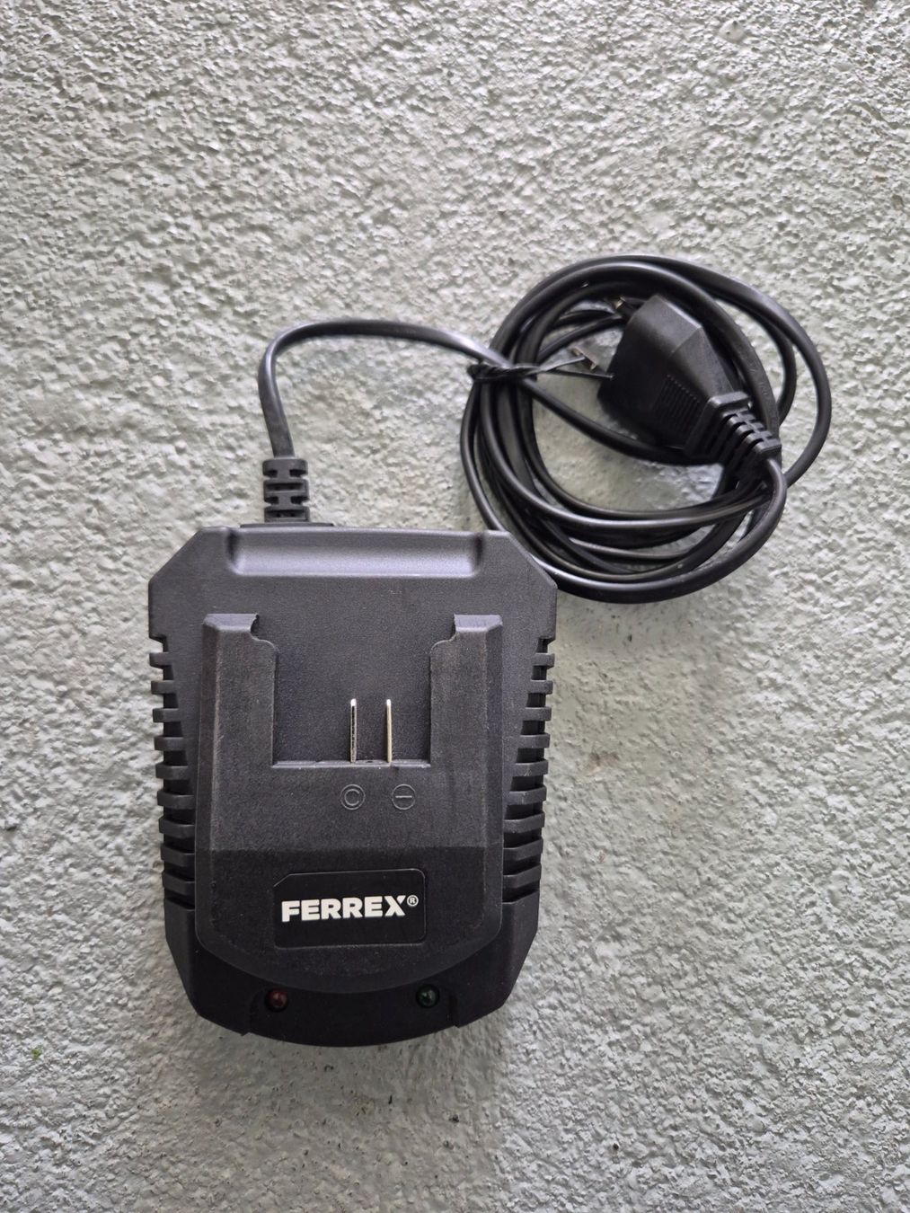 Ferrex Caricatori & Batterie: Ferrex Ladegerät – Usato da Domat Ems venduto da tchnesa
