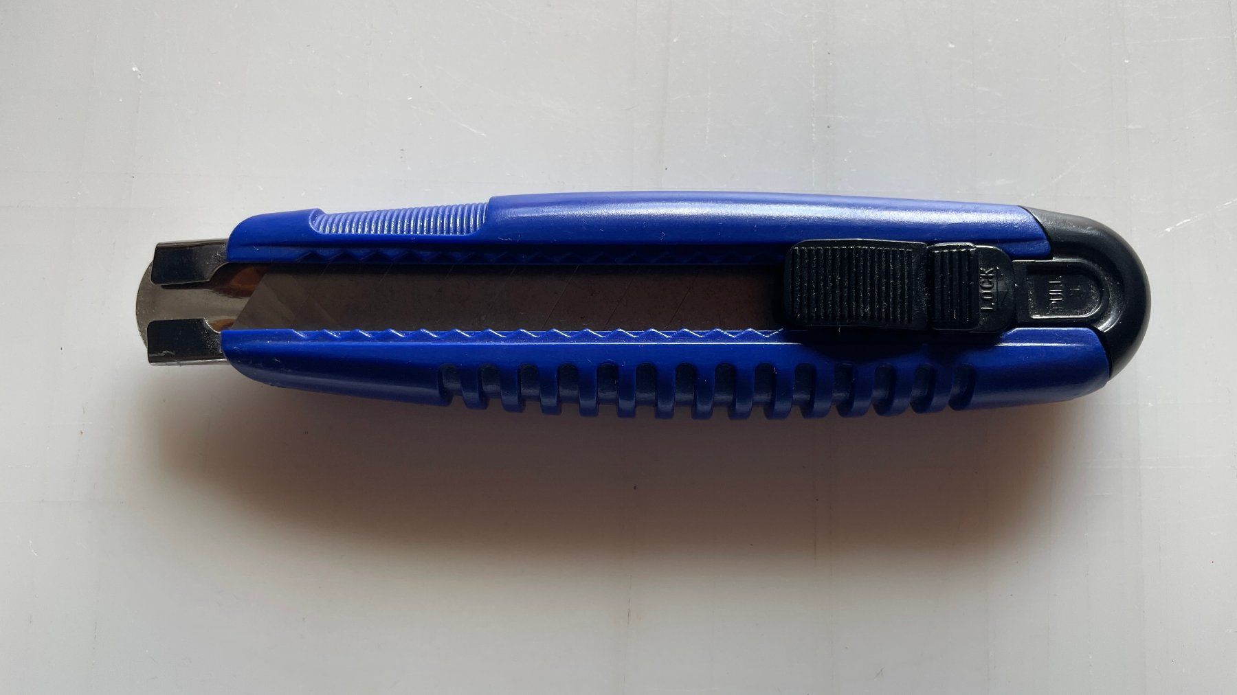 Accessori: Neues, blaues Teppichmesser - Vielseitig einsetzbar! – Usato da Glattfelden venduto da cybermaxx
