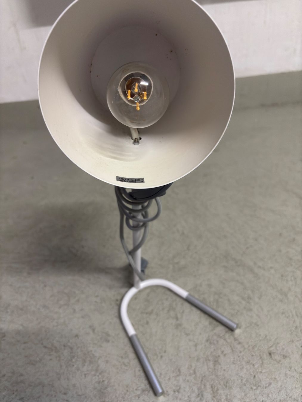 Lampade: Moderne Tischlampe Weiss mit Stoffkabel – Usato da Sonterswil venduto da VD-Service 1