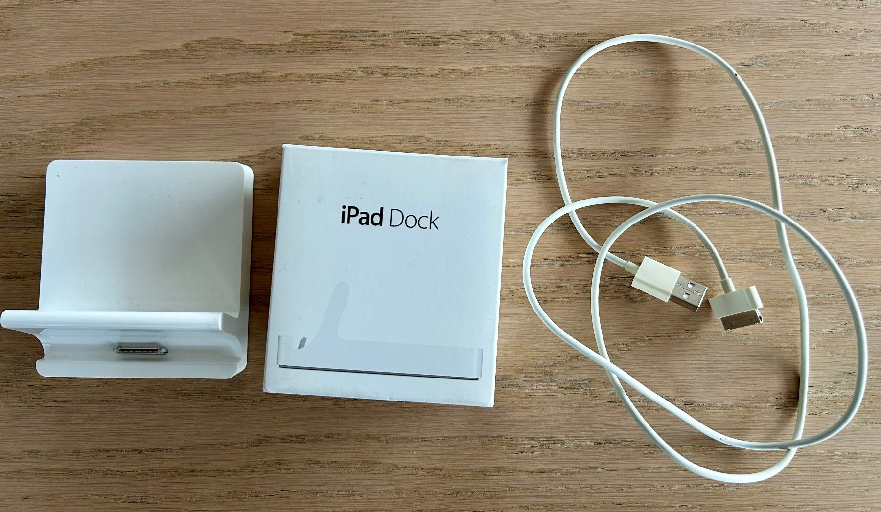 Docking station: Apple iPad 2 Docking station + Camera connector – Usato da Grimisuat venduto da Apr722 1