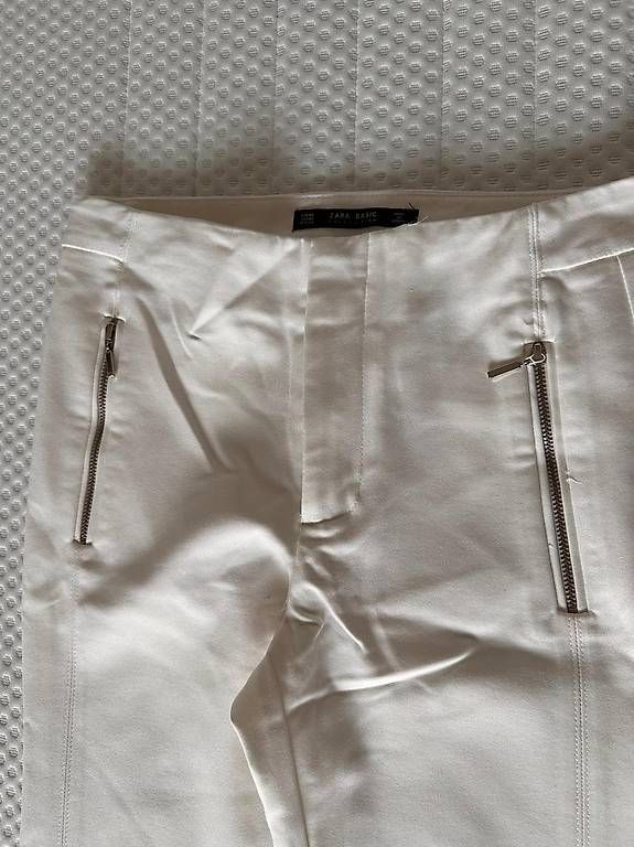 Pantaloni: Pantalon slim blanc Zara Basic Taille XS, chic avec zips a – Usato da Genève venduto da dre_gk92 1