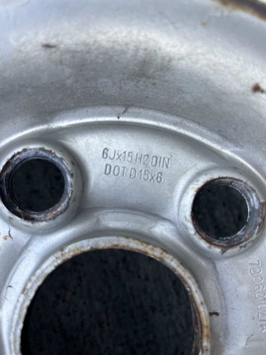 Volkswagen Pneus & Kompletträder: Originale VW T4 Stahlfelgen – Gebraucht aus Stans von Bridges_Vintage 2