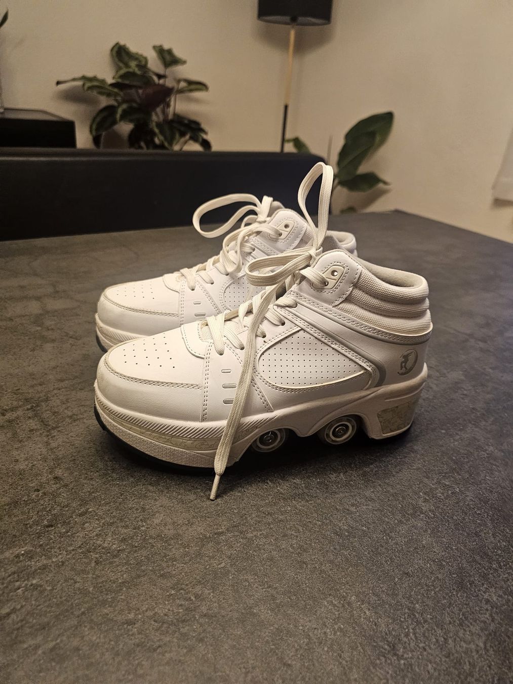 Pattini in linea & Pattini a rotelle: Schuhe mit Rollen / Rollschuh – Usato da Schönenwerd venduto da mim_7yqb 1