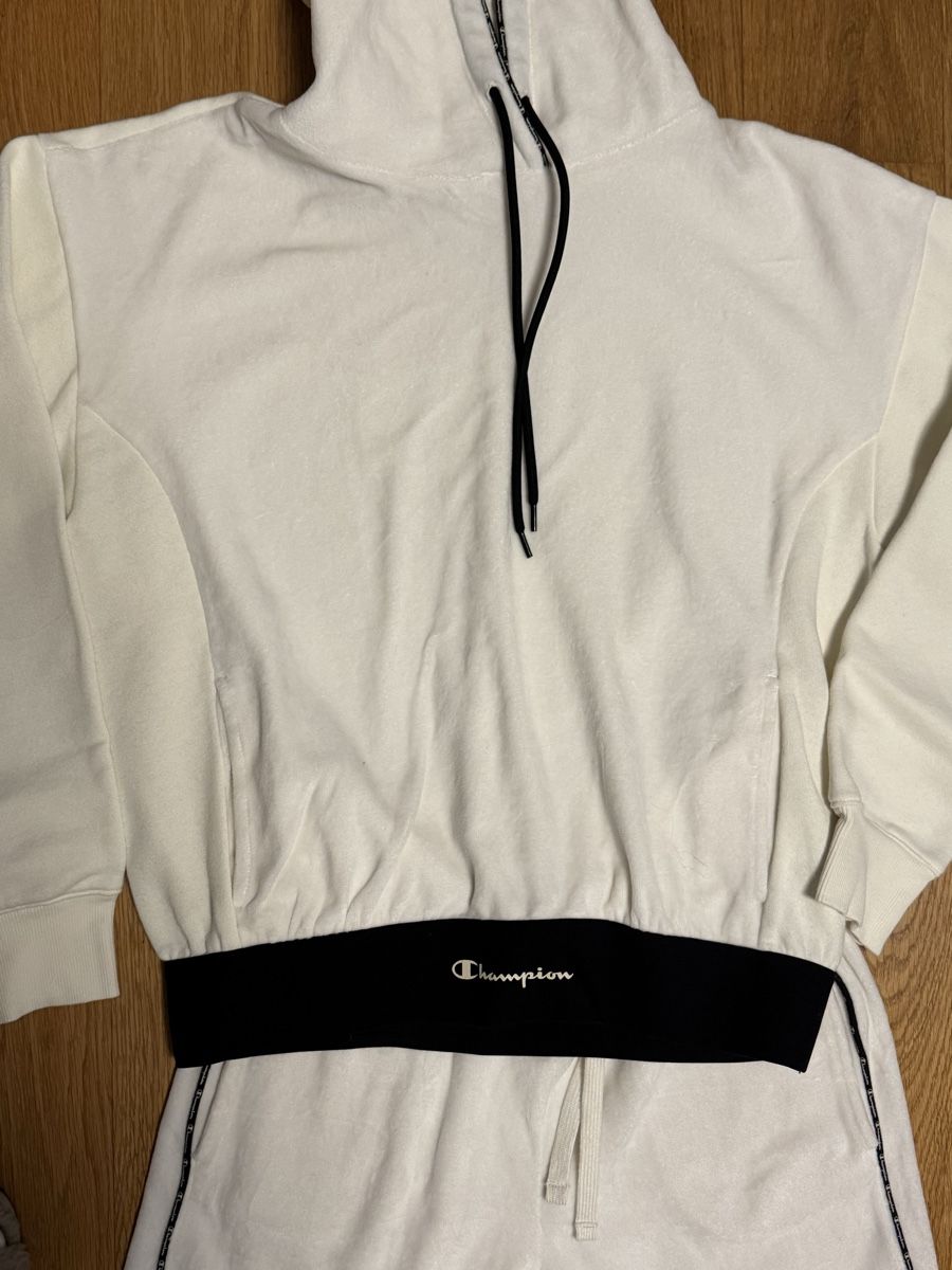 Champion Lotti di vestiti: Suit champion S/M – Usato da Zürich venduto da reg_vvr6 1