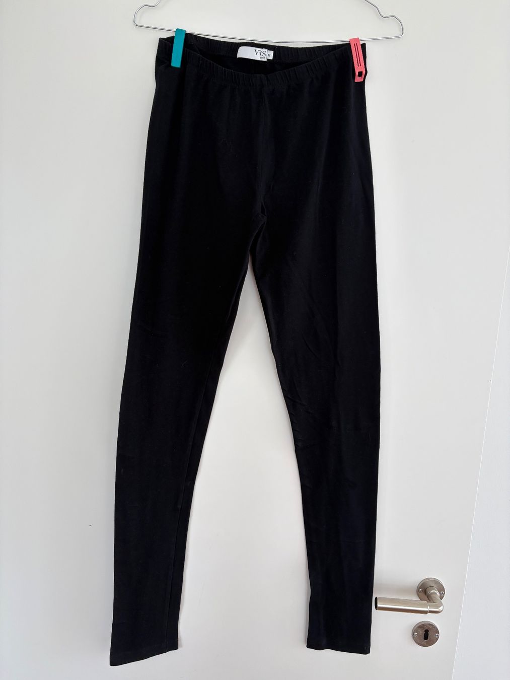 Leggings: Leggings VRS BASIC noir taille M jamais porté – Gebraucht aus Zürich von mcotti01