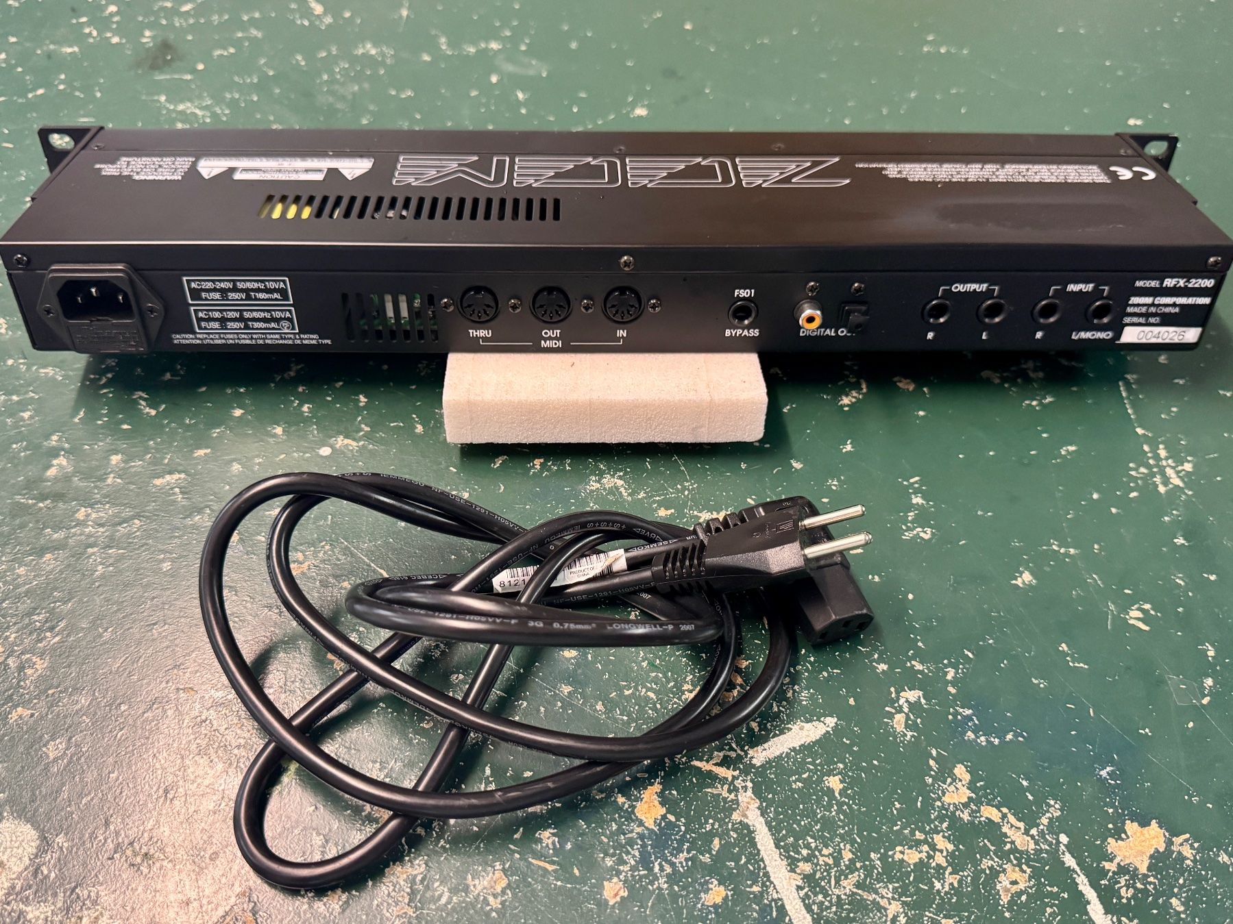 Zoom Instruments de musique: MULTIEFFEKTGERÄT Zoom mit EFTP – Neuf (Voir description) à Oberrohrdorf par eob45 2