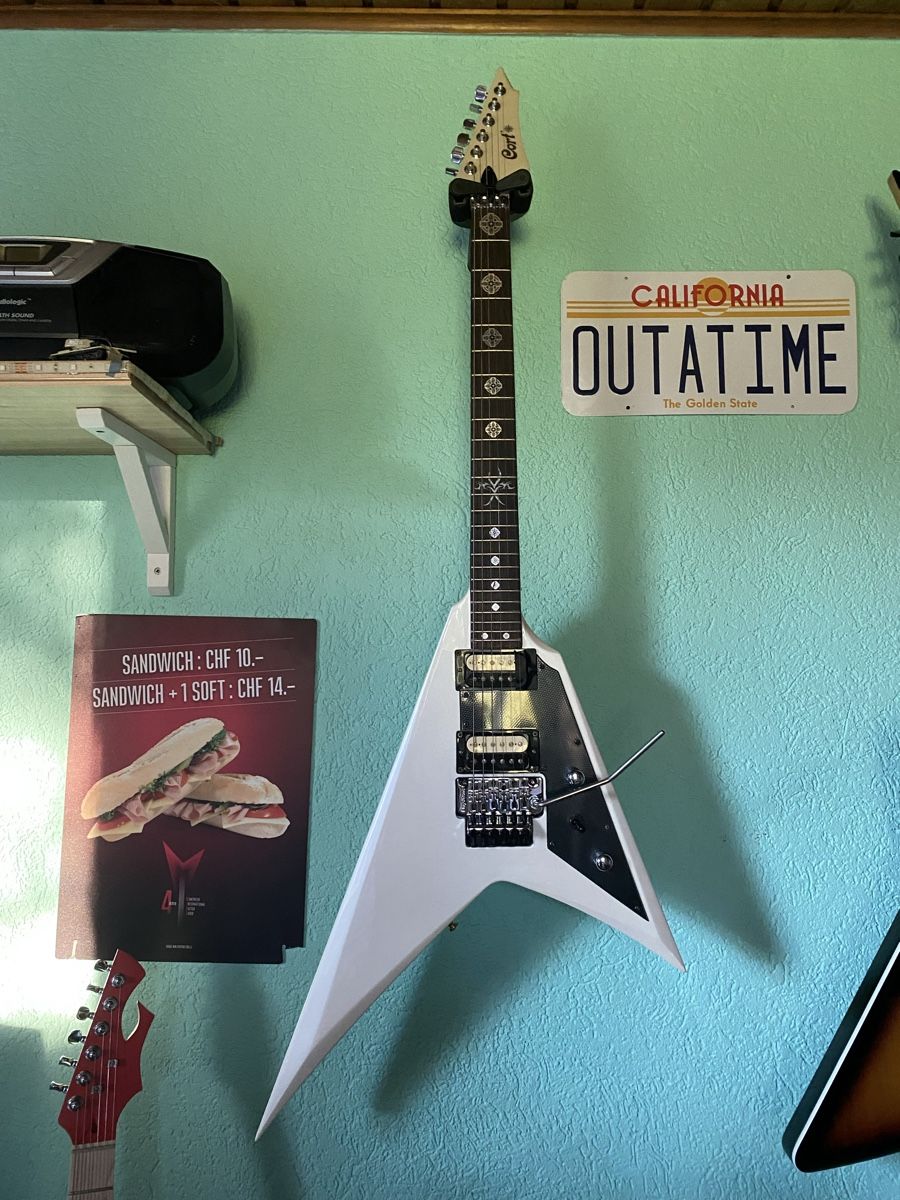 Cort Strumenti musicali: Rhoads style V by Cort – Usato da Fey venduto da Griffin_guitars 8