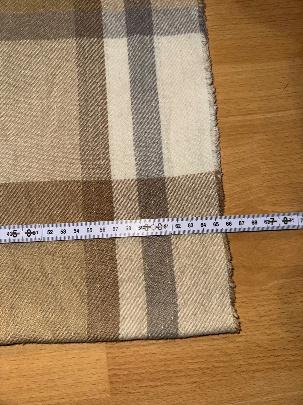 Foulards, Tücher & Schals: Eleganter weicher breiter Schal mit Silberfäden – Gebraucht aus Grosswangen von shoes.bags.and.co 3