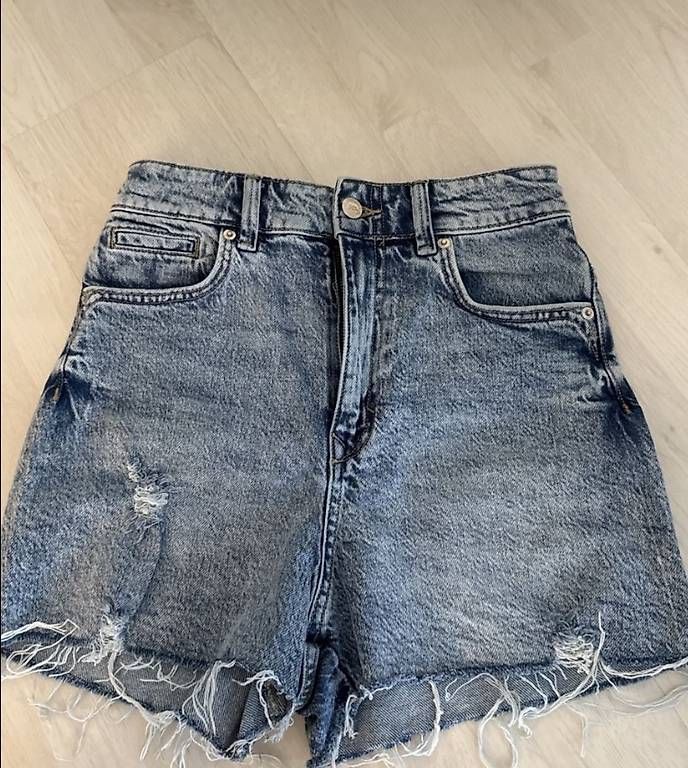Zara Jeans: Zara Jeans Shorts, Gr. 36 – Usato da Brüttisellen venduto da Ariana-24