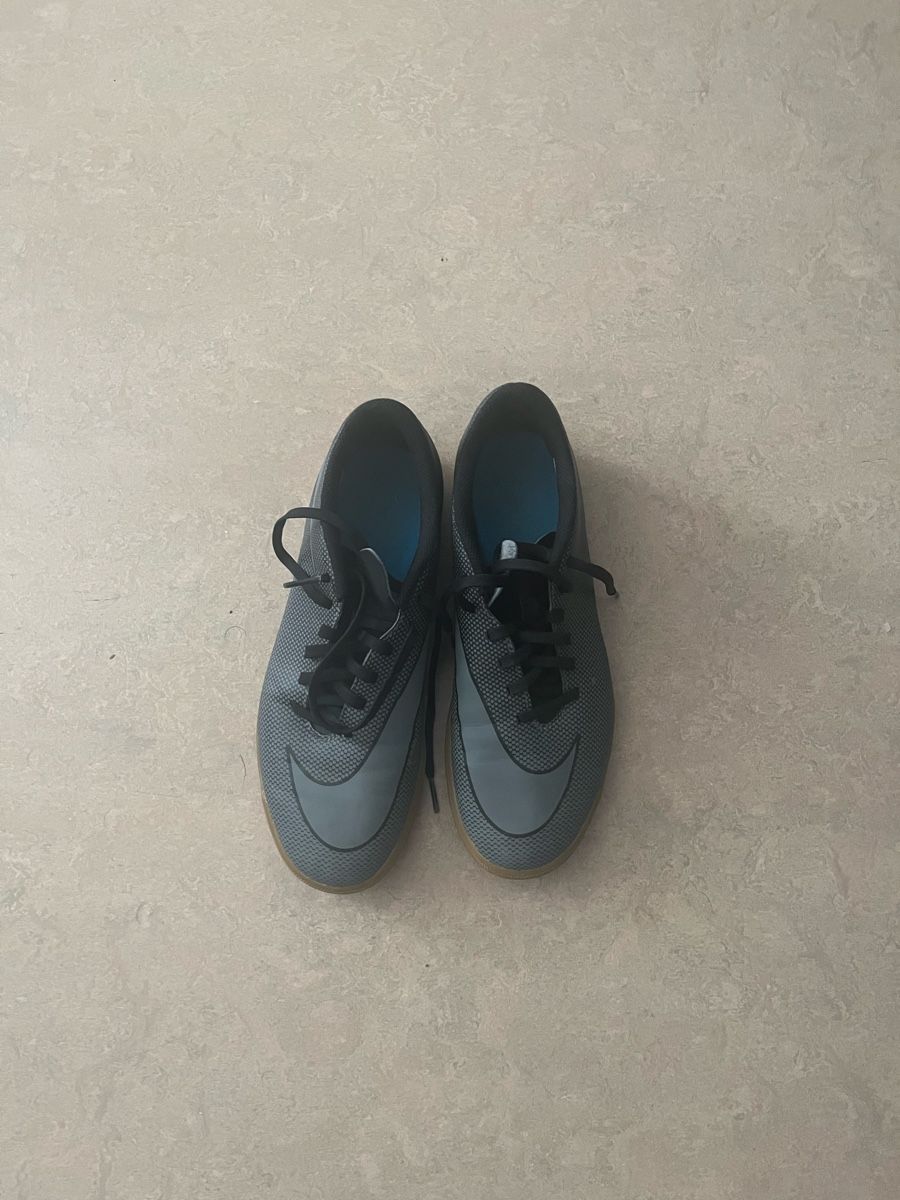 Scarpe per ragazzi: Fussballschuhe Nike grau Grösse 42 guter Zustand – Usato da Winterthur venduto da rat_cz9v