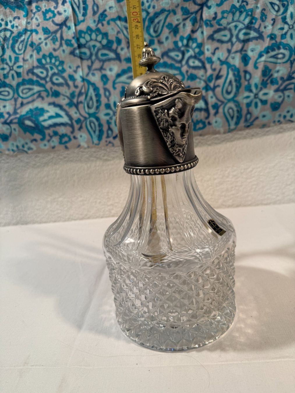 Caraffe: Dekorative Glaskaraffe mit verziertem Metalldeckel – Usato da Zollikerberg venduto da lin_yc2n 3