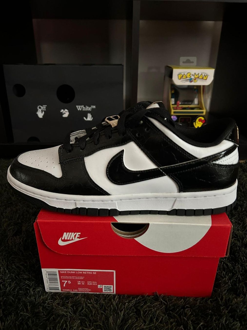 Nike Scarpe da uomo: Nike Dunk Low Retro White Black Metallic Gr. 40.5 / US 7.5 – Nuovo e nell'imballaggio originale da Zürich venduto da Matteo1997x