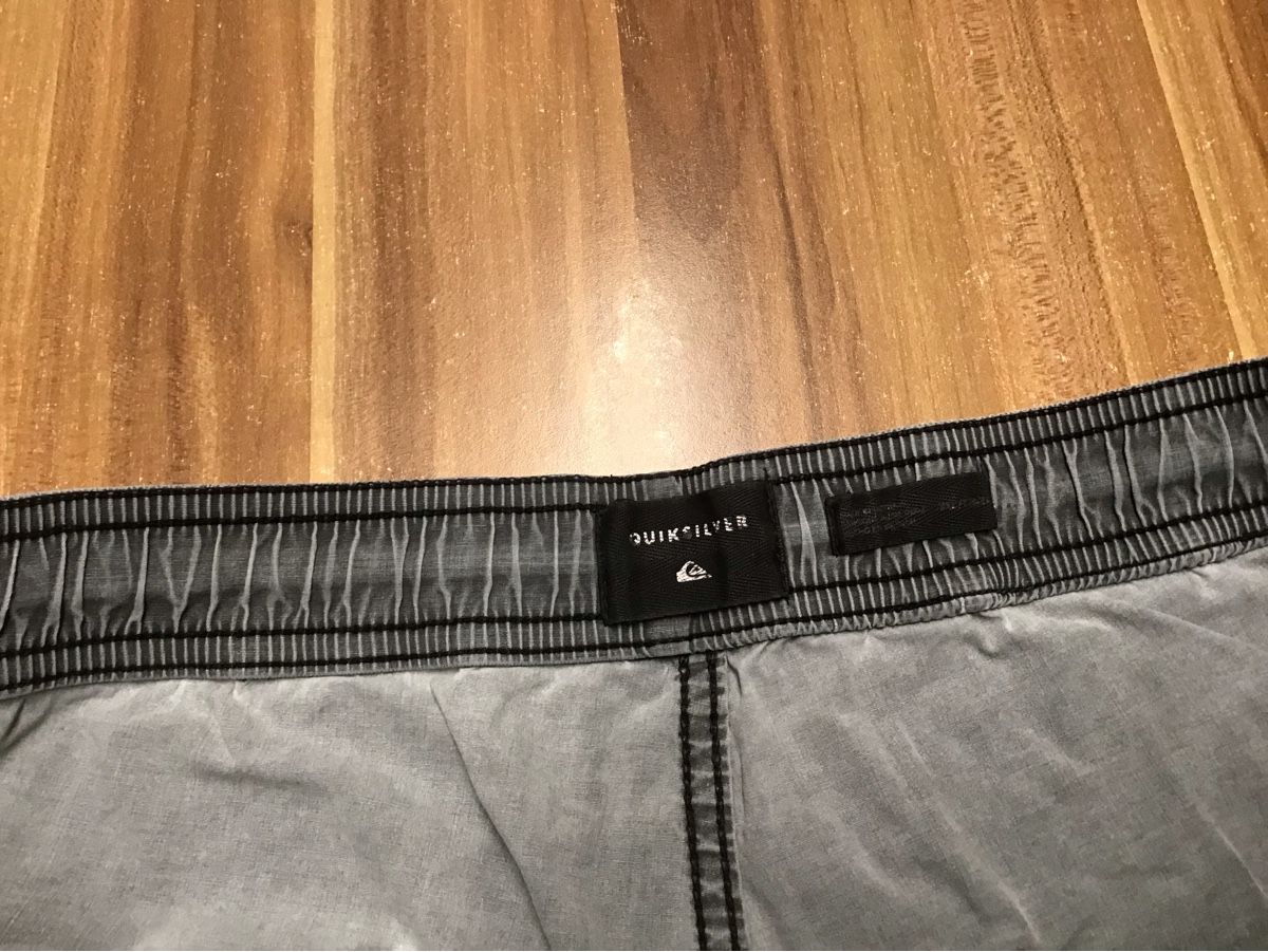 Quiksilver Pantalons: Quiksilver Shorts XXL Farbe Grau – D'occasion à Grabs par ema1991 1