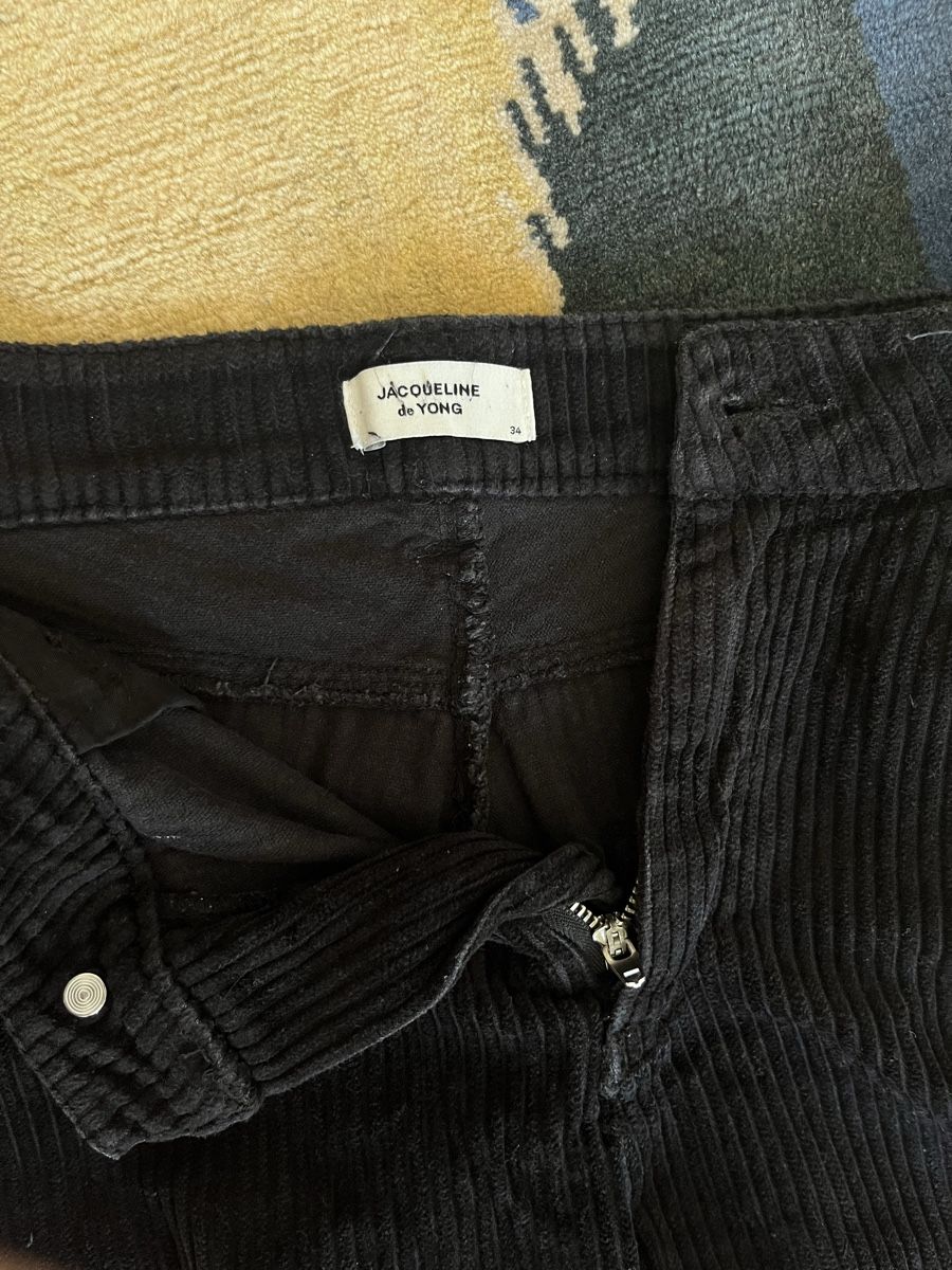 Pantaloni: schwarze Cordhose – Usato da Bern venduto da Nena4 1