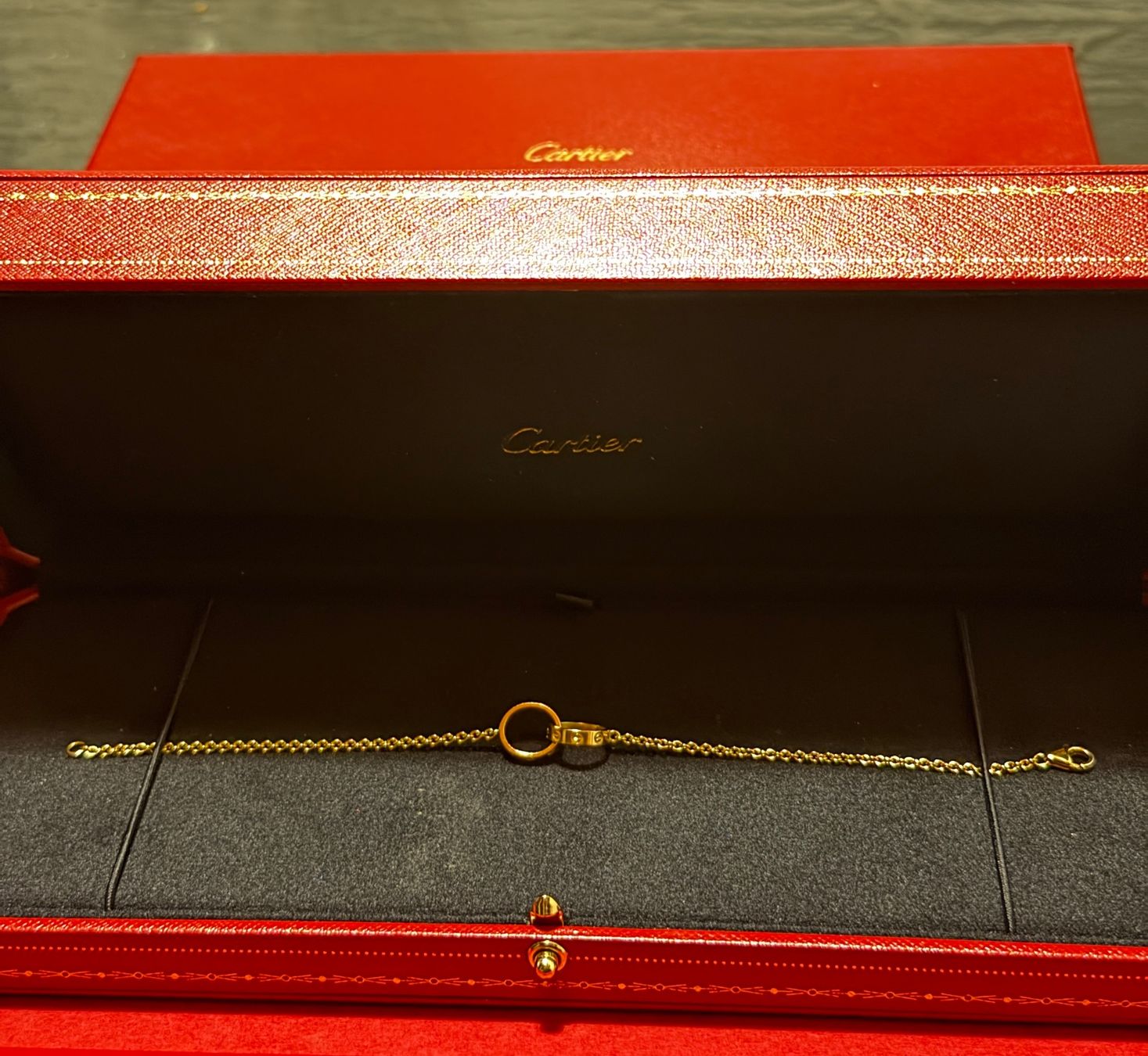 Cartier Bracelets: Cartier Love Armband an einer Kette – Neuf (Voir description) à Bettlach par Buraq_so 1
