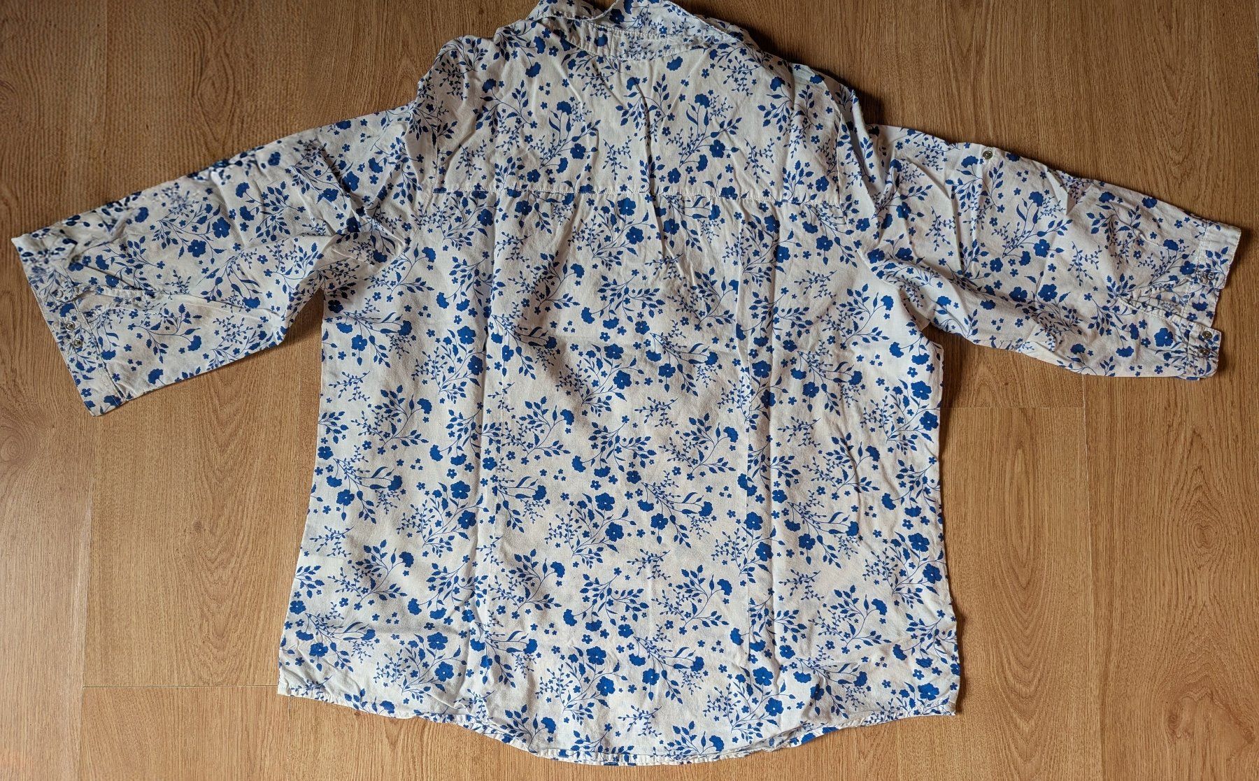 Blusen: Bluse weiss blau Blumenmuster Grösse 46 – Gebraucht aus Goldingen von YouAreMySunshine 1