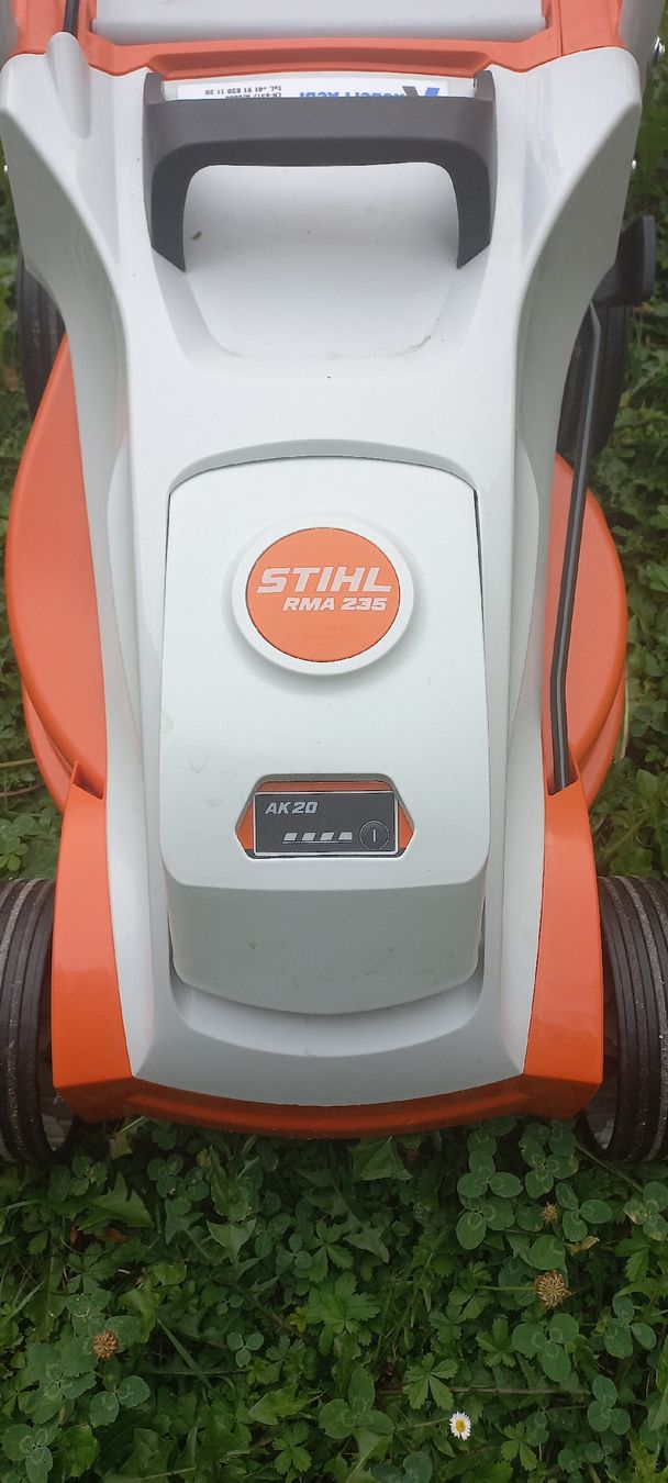 Stihl Tagliaerba: Tagliaerba e decespugliatore Stihl a batteria – Usato da Biasca venduto da LorisF. 4