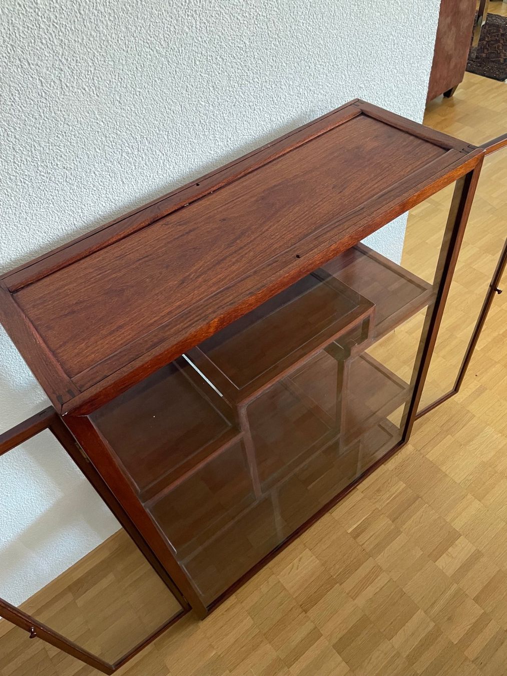 Vitrinen: Moderne Vitrine im chinesischen Stil – Gebraucht aus Bern von curtius01 3