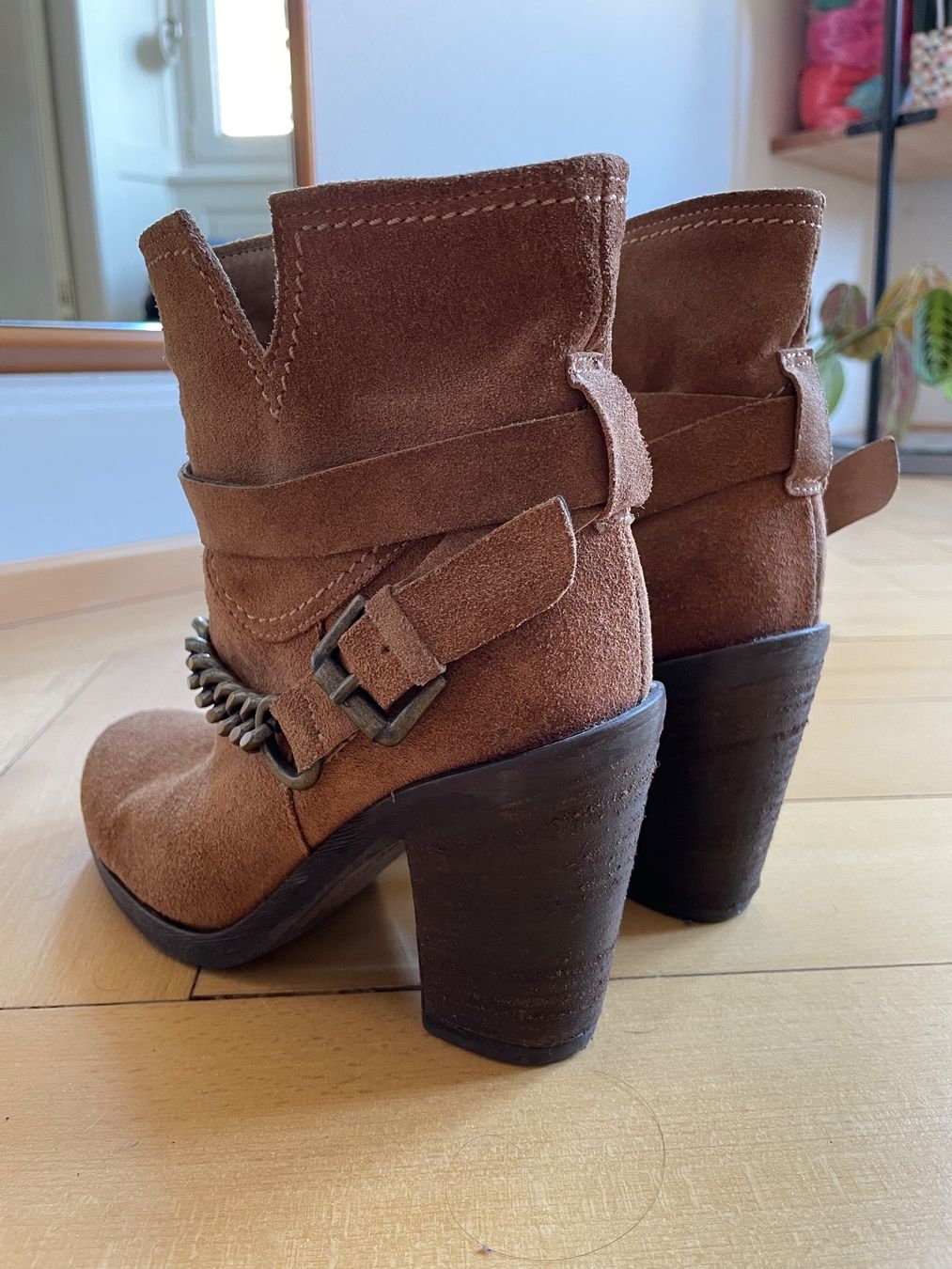Scarpe da donna: Leder Absatzstiefeletten – Usato da Basel venduto da BiancaCCC 2