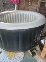 Aufblasbarer Whirlpool gebraucht Grösse 4 Personen guter Zus