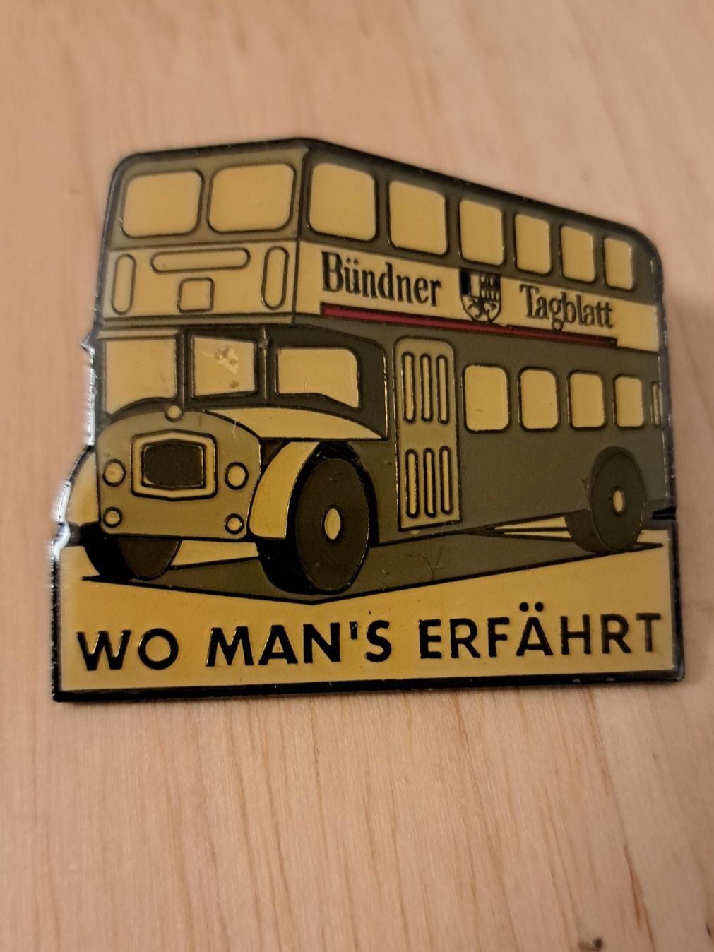 Plaketten & Abzeichen: Pin Bündner Tagblatt – Gebraucht aus Kriens von Wolly85