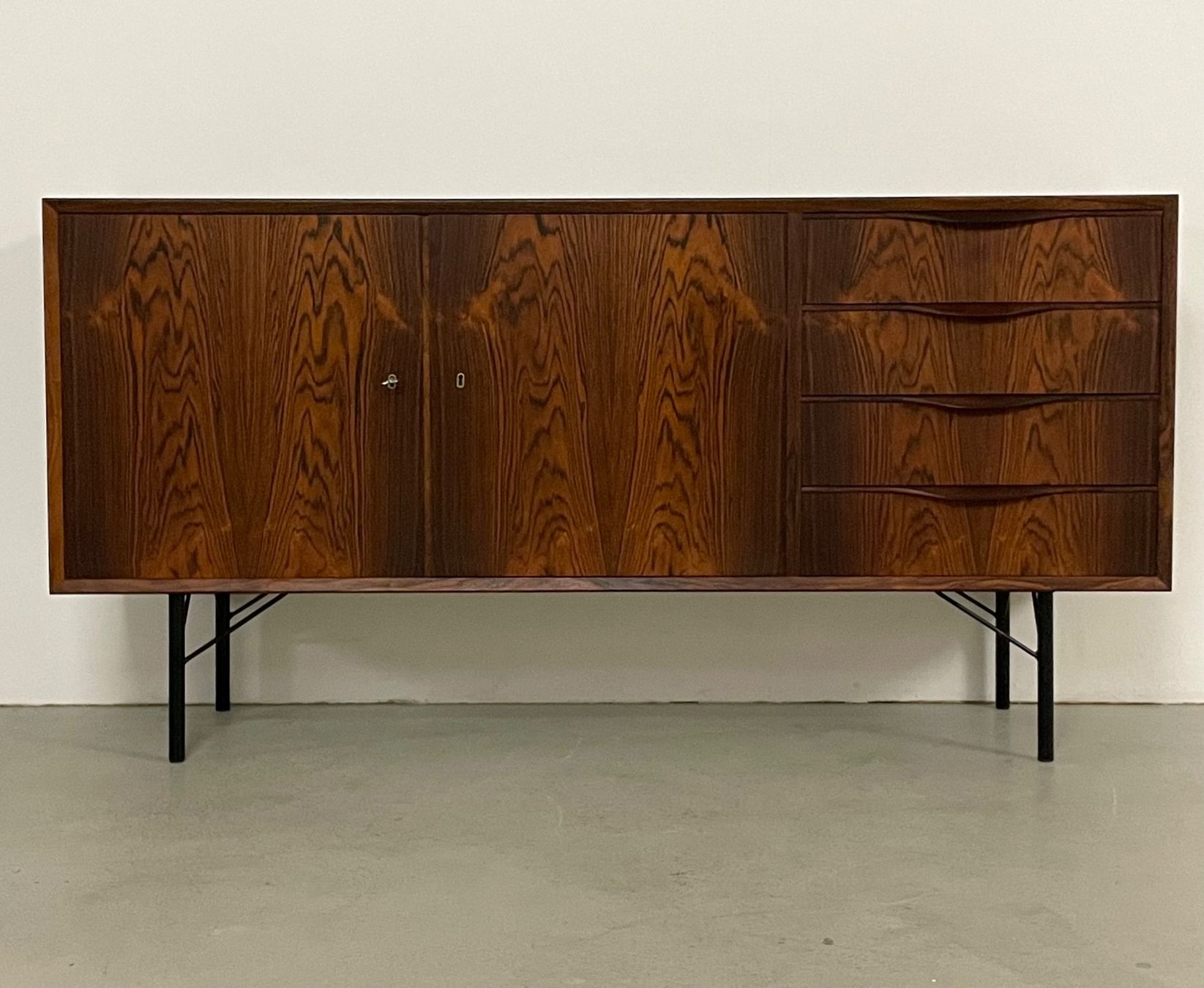 Cassettiere: Dänisches Palisander Sideboard Erling Torvits 1960s – Usato da Basel venduto da MidMod20C