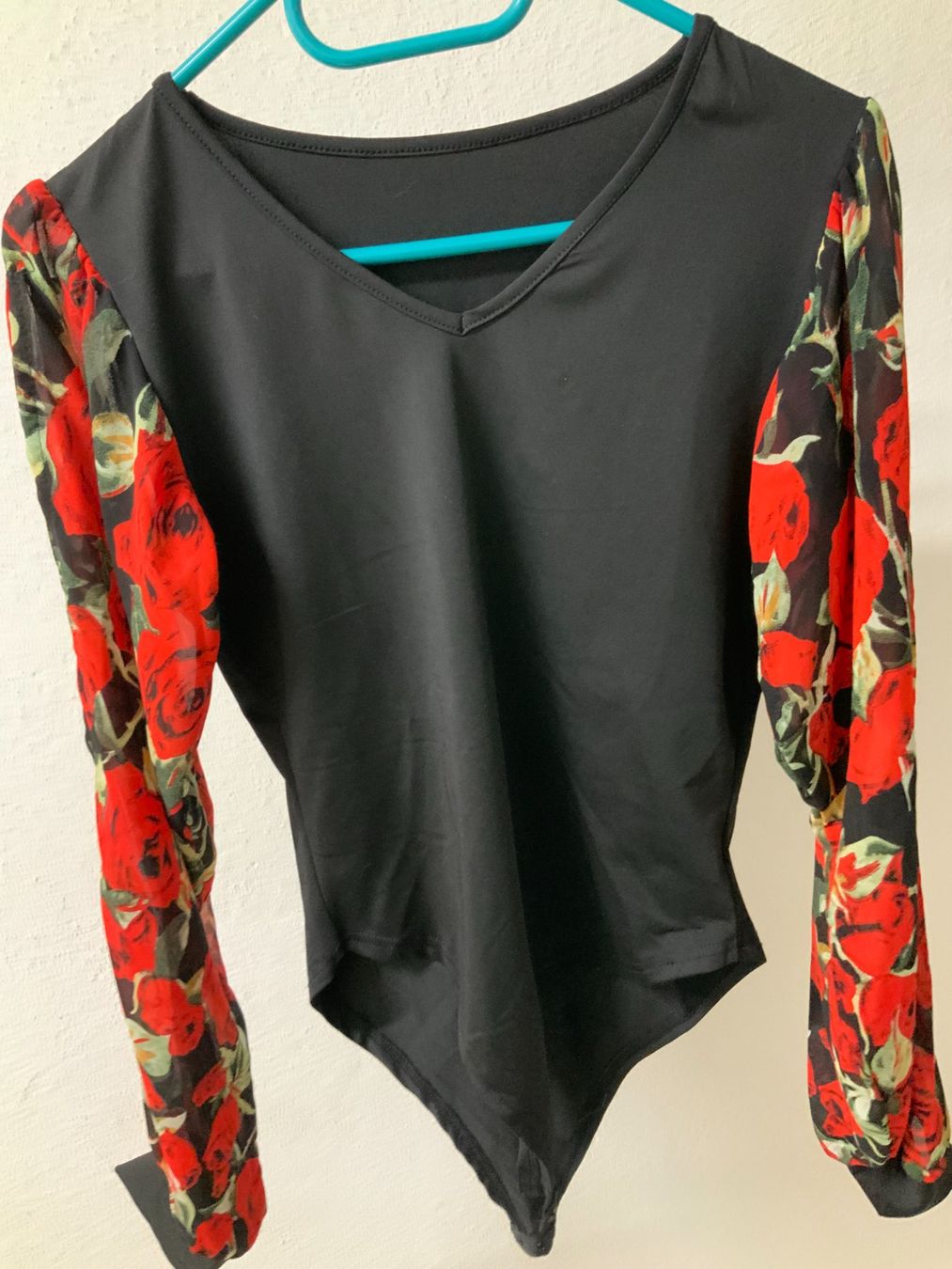 Sonstige Unterwäsche: Body langarm schwarz mit Blumenmuster Grösse M – Gebraucht aus Wallisellen von ASZT 2