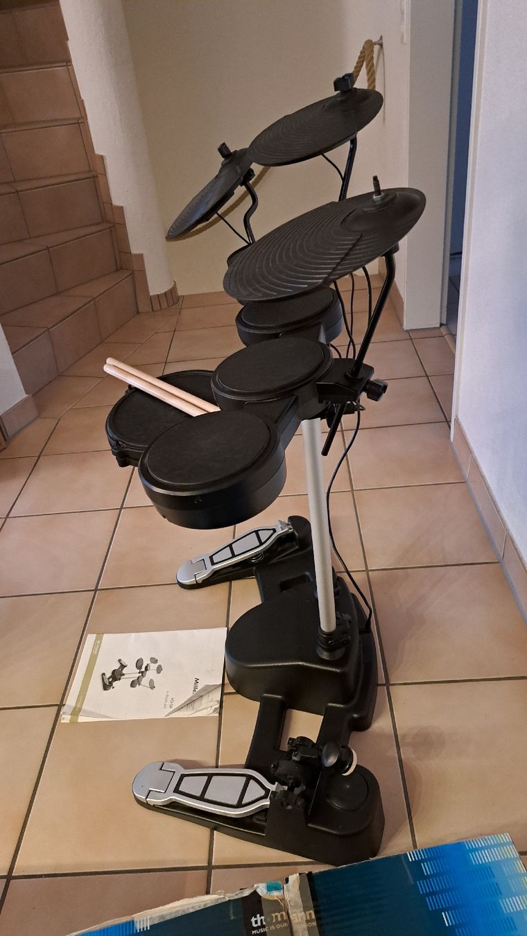 Strumenti musicali: E-DRUM SET/ Millenium HD-50 für Anfängern! – Usato da Weisslingen venduto da venditrice52 3