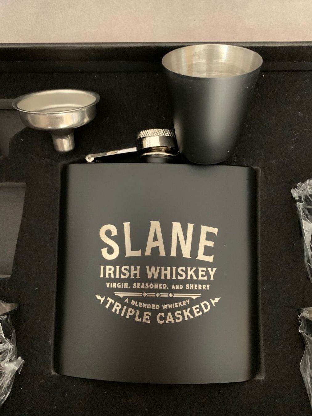 Altro: Irish Whiskey Flachmann-Set, Original aus Irland – Nuovo e nell'imballaggio originale da Uster venduto da ARFAJ18 1