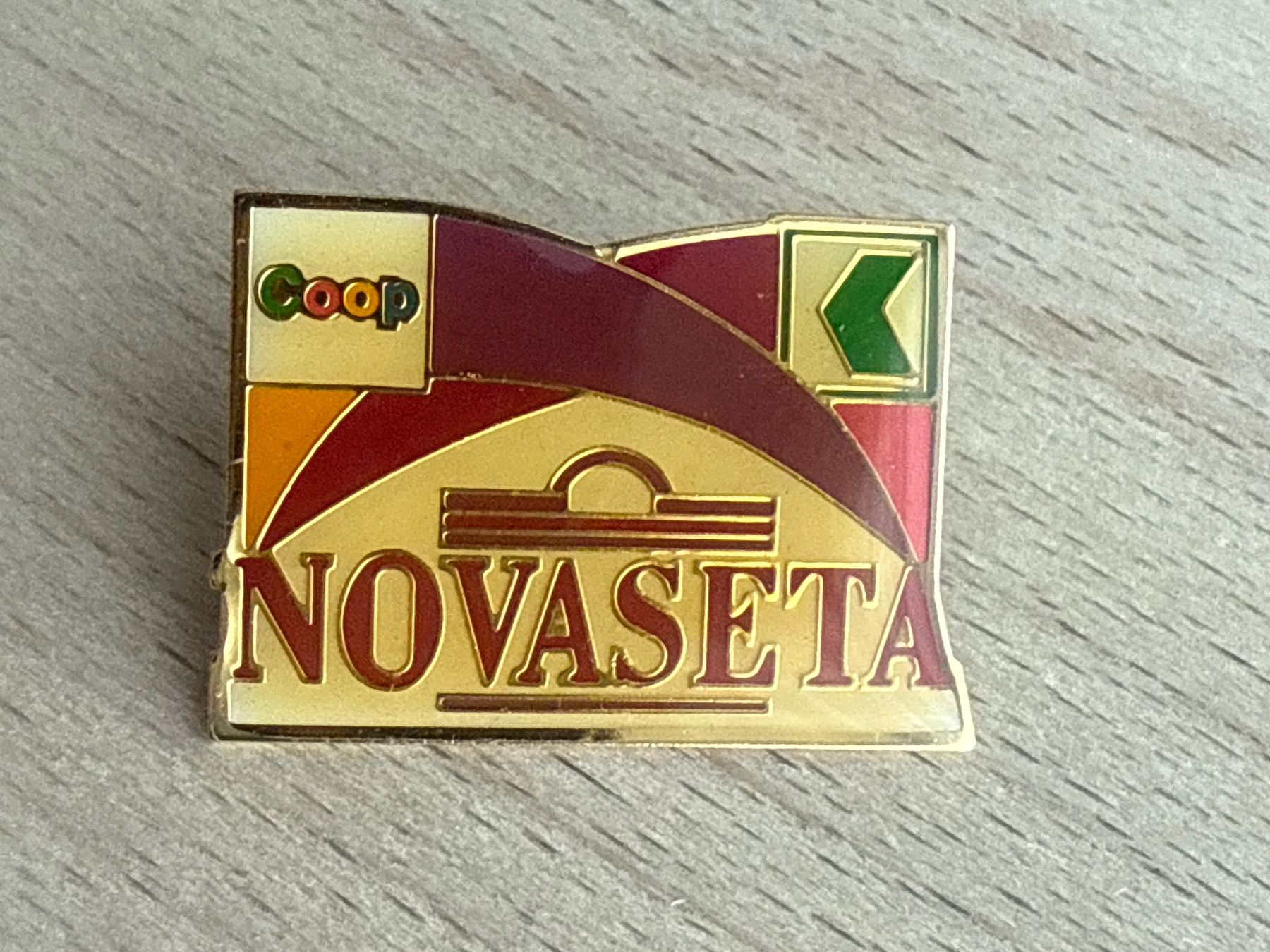 Placchette & Badge: Pin Coop Novaseta – Usato da Glattbrugg venduto da Schweigmatt