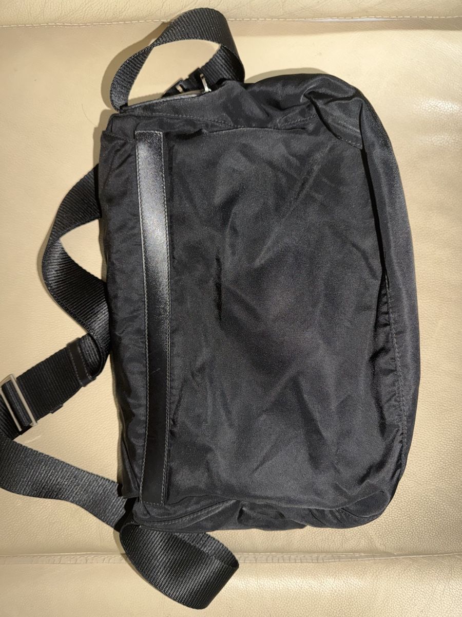Prada Taschen: Prada Messenger Bag Black Nylon Adjustable Strap Used – Gebraucht aus Bern von gua_kbl9 2