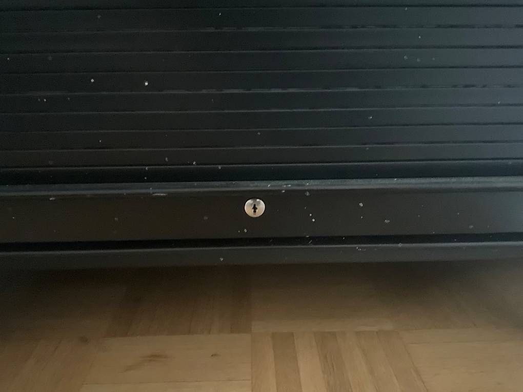 Armadi: Vitra Abschließbar Schrank  – Usato da binningen venduto da Valon4102 1