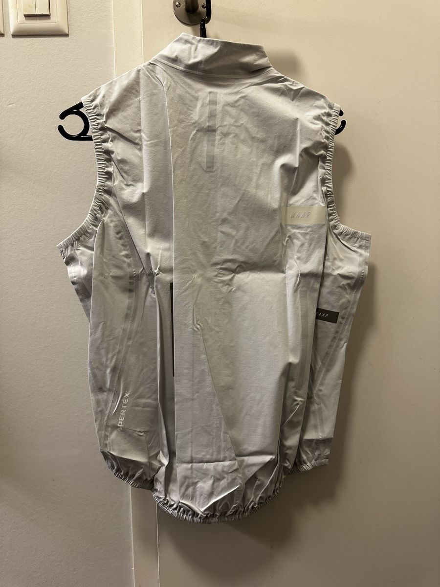 Gilet & Giacche: MAAP Pro Atmos Vest – Nuovo e nell'imballaggio originale da Carouge GE venduto da cytoplan 2